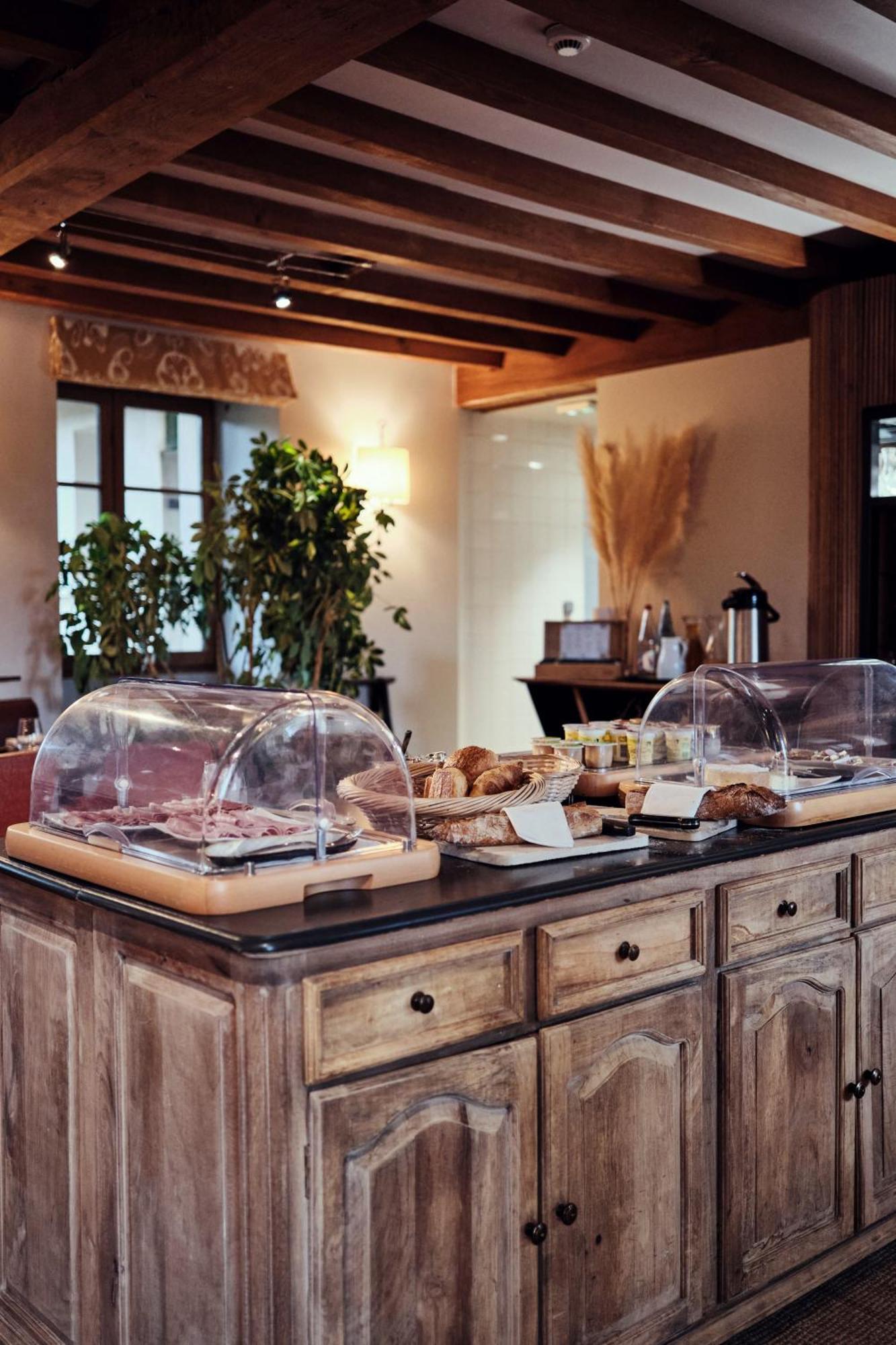 Hostellerie De La Tour D'Auxois Saulieu Luaran gambar