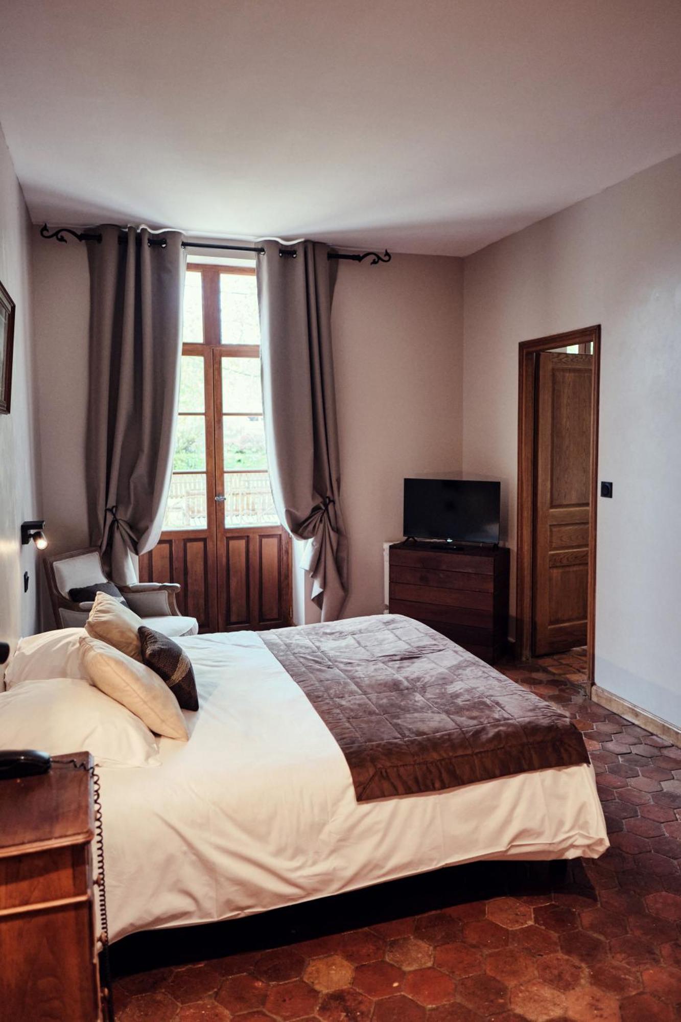Hostellerie De La Tour D'Auxois Saulieu Luaran gambar
