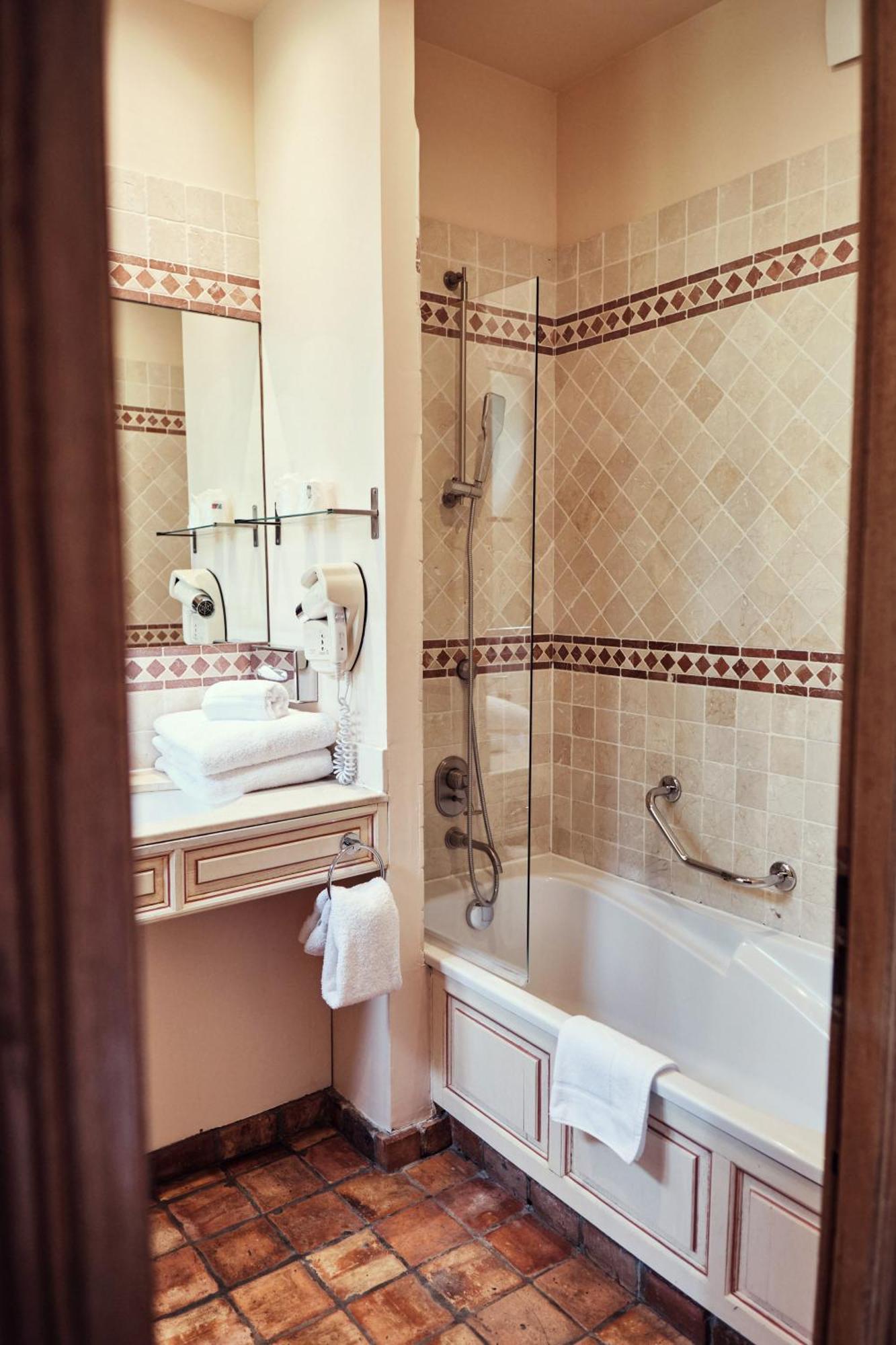 Hostellerie De La Tour D'Auxois Saulieu Luaran gambar