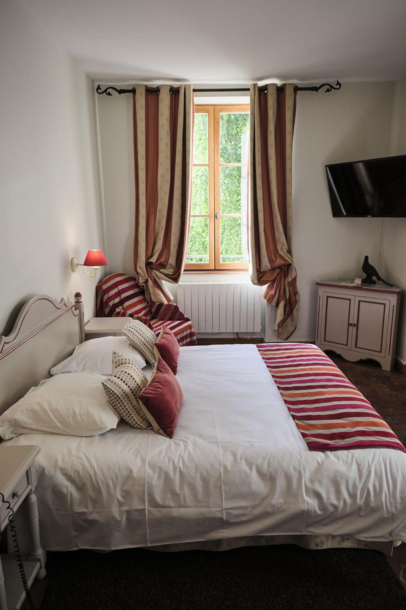 Hostellerie De La Tour D'Auxois Saulieu Luaran gambar